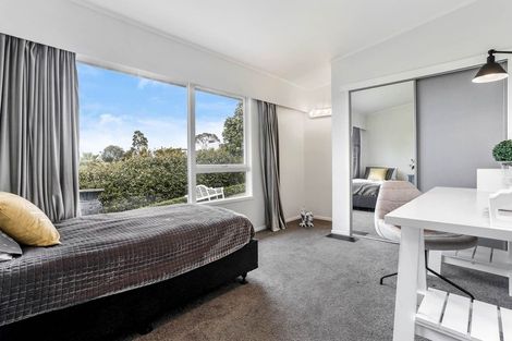 Photo of property in 63 Seaview Road, Castor Bay, Auckland, 0620