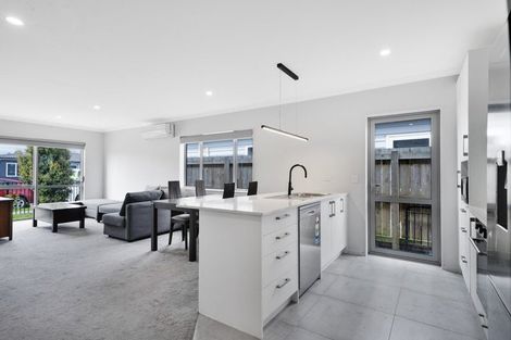 Photo of property in 16 Kutukutu Street, Takanini, 2112