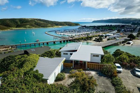 Photo of property in 58 Kiriwai Road, Paremata, Porirua, 5024