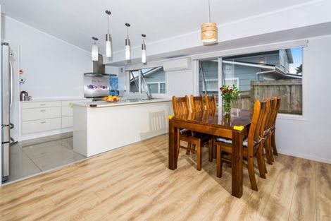 Photo of property in 71 Ravenwood Drive, Forrest Hill, Auckland, 0620