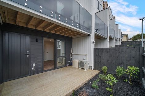 Photo of property in 95a Woodglen Road, Glen Eden, Auckland, 0602