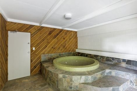 Photo of property in 18 Atarua Gardens, Waiatarua, Auckland, 0604