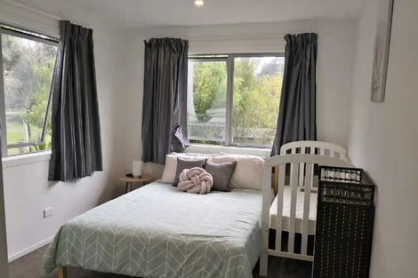 Photo of property in 3 Julia Place, Totara Vale, Auckland, 0629