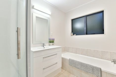 Photo of property in 144 Red Beach Road, Red Beach, 0932