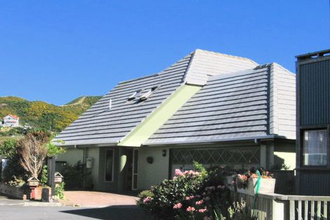 Photo of property in 3 Erskine Close, Island Bay, Wellington, 6023