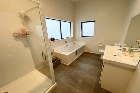 Photo of property in 19 Wantwood Grove, Churton Park, Wellington, 6037