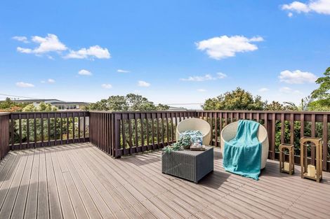Photo of property in 2/267 Glenfield Road, Hillcrest, Auckland, 0627