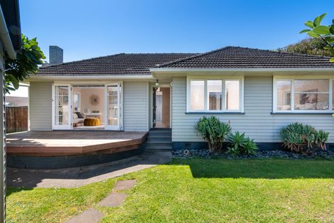 Photo of property in 47 Hereford Street, Te Atatu Peninsula, Auckland, 0610