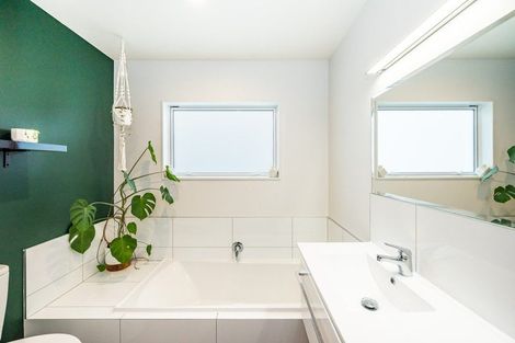 Photo of property in 5 Sharda Grove, Paraparaumu Beach, Paraparaumu, 5032