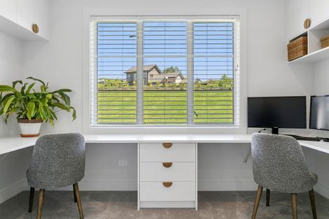 Photo of property in 5 Lens Way, Acacia Bay, Taupo, 3385