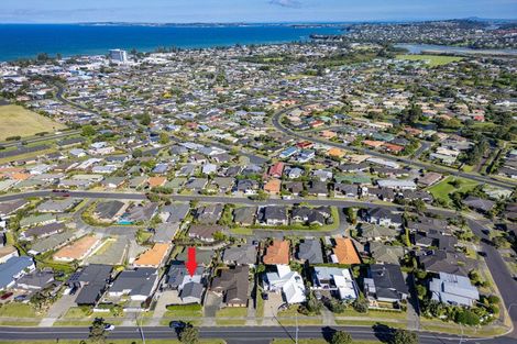 Photo of property in 31 Grand Drive, Orewa, 0931