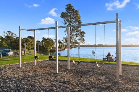 Photo of property in 98 Ferry Parade, Herald Island, Auckland, 0618