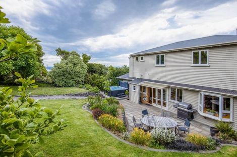 Photo of property in 140 Hackthorne Road, Cashmere, Christchurch, 8022