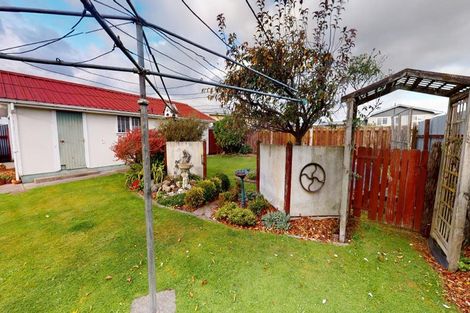Photo of property in 6 Raglan Avenue, Cloverlea, Palmerston North, 4412