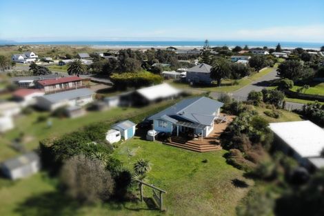 Photo of property in 44 Sarah Street, Waikawa Beach, Levin, 5573