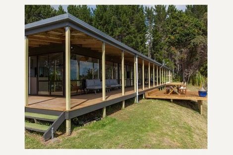 Photo of property in 21 Spicer Road, Cable Bay, 0420