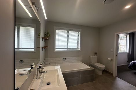 Photo of property in 18 Kawariki Road, Helensville, 0800