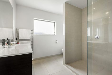 Photo of property in 15 Waitemata Road, Hauraki, Auckland, 0622