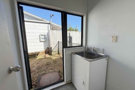 Photo of property in 2/20 Eulogy Place, Randwick Park, Auckland, 2105