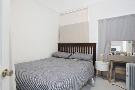 Photo of property in 1 Gamble Way, Massey, 0614