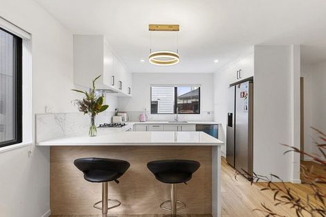 Photo of property in 12e Kelwyn Road, Kelston, Auckland, 0602