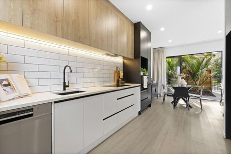 Photo of property in 2a Mcquoid Place, Glenfield, Auckland, 0629