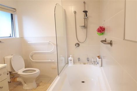 Photo of property in 22 Harbour Lights Close, West Harbour, Auckland, 0618