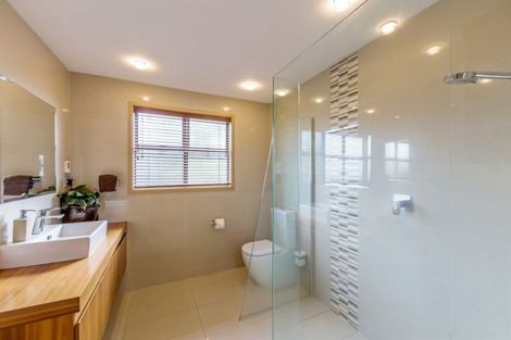 Photo of property in 15 Hillcrest Road, Hatfields Beach, Orewa, 0931