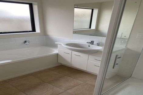 Photo of property in 36 Percy Kinsman Crescent, Riverstone Terraces, Upper Hutt, 5018