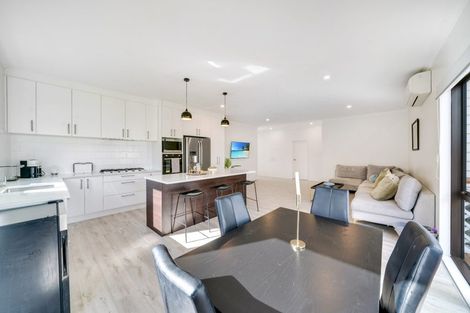 Photo of property in 102 Twin Parks Rise, Papakura, 2110