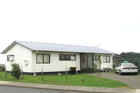 Photo of property in 20 Ladbrooke Drive, Newlands, Wellington, 6037