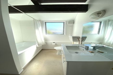 Photo of property in 126 Akaroa Drive, Maupuia, Wellington, 6022