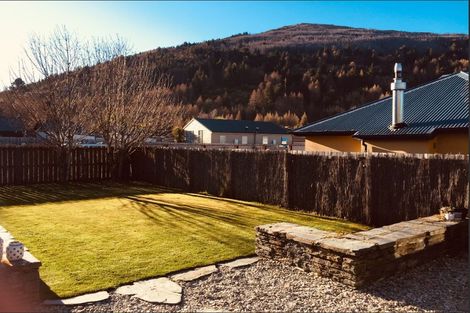 Photo of property in 1a Maple Court, Arthurs Point, Queenstown, 9371