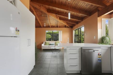 Photo of property in 2/23 Beatrice Avenue, Hillcrest, Auckland, 0627