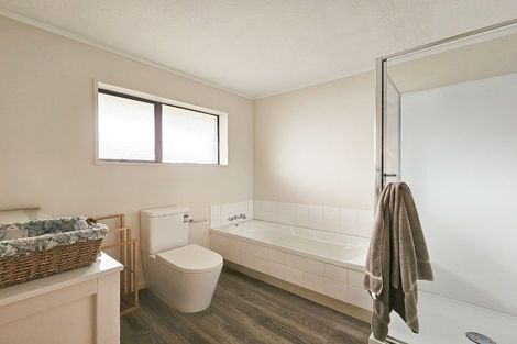 Photo of property in 18 Regency Crescent, Redwood, Christchurch, 8051