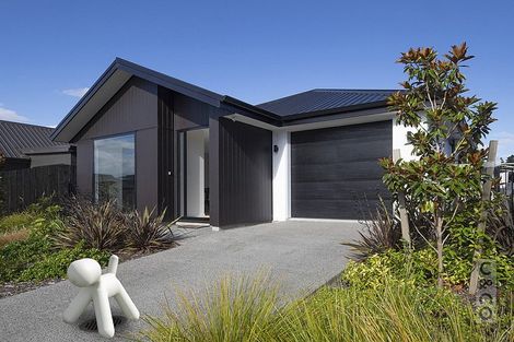 Photo of property in 37 Lumbarda Drive, Kumeu, 0810