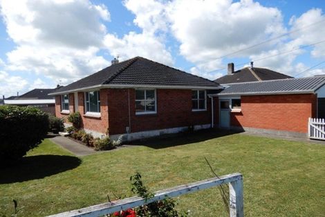 Photo of property in 2 Robbins Crescent, Hawera, 4610