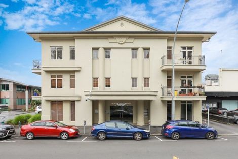 Photo of property in 2f/11 London Street, Hamilton Central, Hamilton, 3204