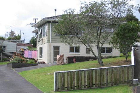 Photo of property in 16 Glenroy Place, Green Bay, Auckland, 0604