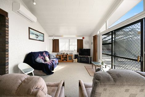 Photo of property in 2 Guy Place, Melville, Hamilton, 3206