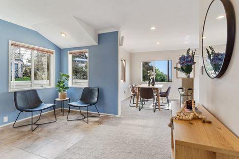 Photo of property in 4 Worthington Place, West Harbour, Auckland, 0618