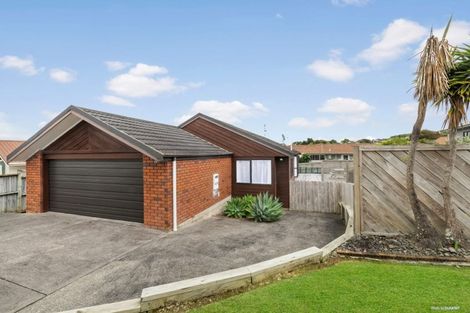 Photo of property in 143 Botany Road, Botany Downs, Auckland, 2010