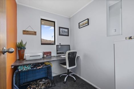 Photo of property in 32 Clearwater Terrace, Brown Owl, Upper Hutt, 5018