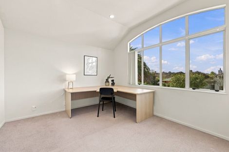 Photo of property in 6 San Ambrosio Rise, Henderson, Auckland, 0612