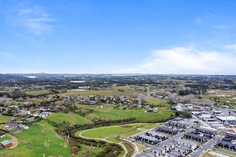 Photo of property in 75 Papatupu Way, Kumeu, 0810