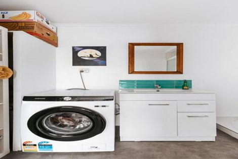 Photo of property in 1 Kowai Grove, Omokoroa, 3114