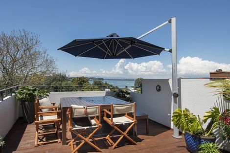 Photo of property in 114 Harbour View Road, Omokoroa, 3114