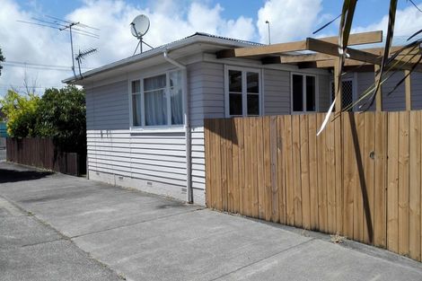 Photo of property in 77 Dale Crescent, Pakuranga, Auckland, 2010