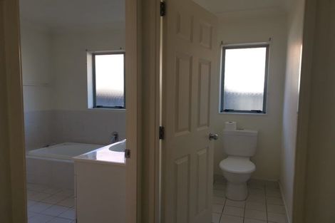 Photo of property in 6 Longford Park Drive, Takanini, 2112