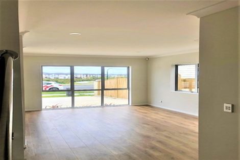 Photo of property in 60 Hikuawa Road, Flat Bush, Auckland, 2019